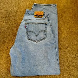 Vintage LEVI’S 560 32x32 Comfort Fit Tapered Leg Jeans